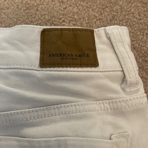 great shape white American eagle jean shorts - Picture 3 of 3